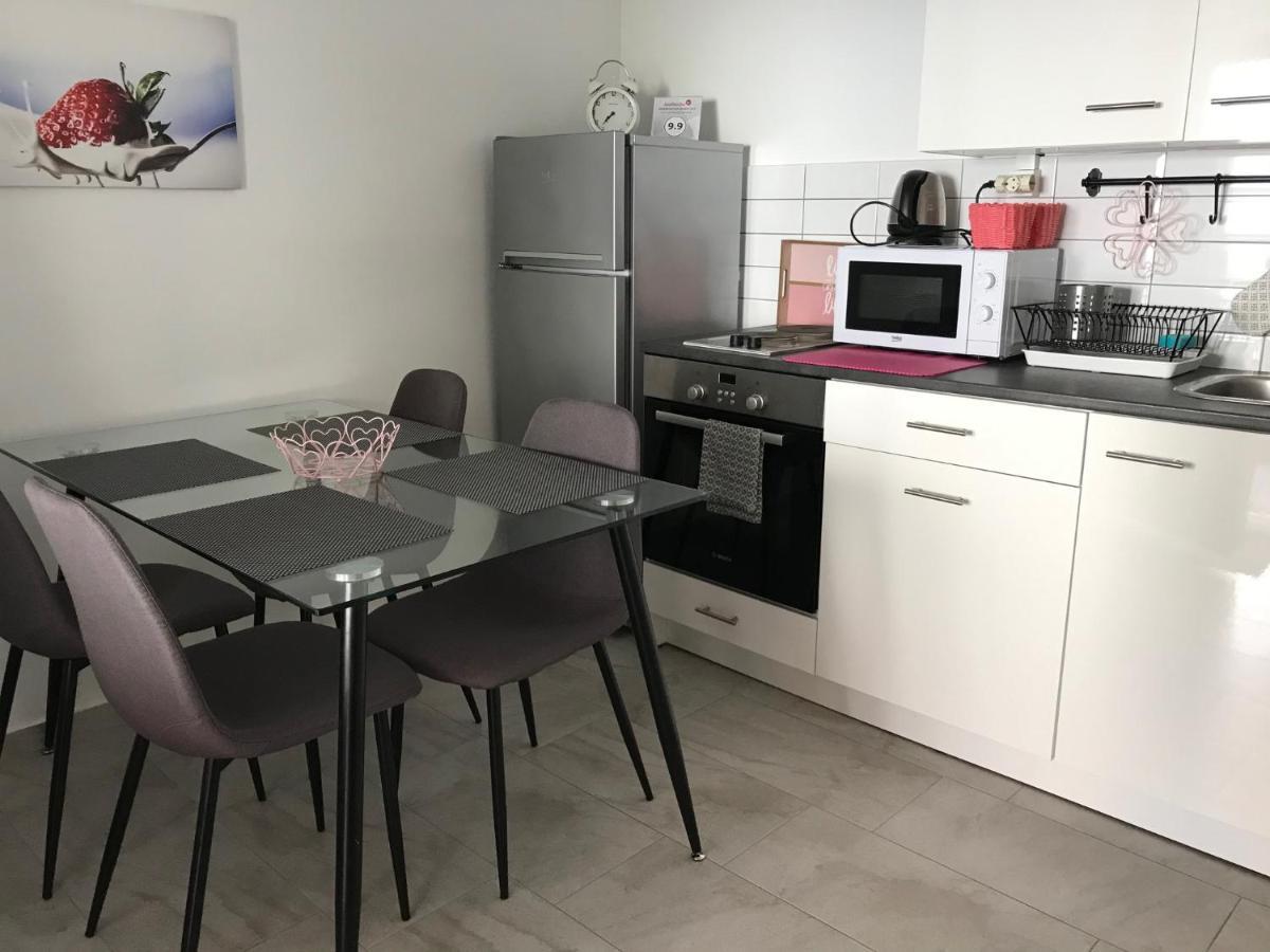 Do-Ti Apartmanhaz بالاتوليلّي المظهر الخارجي الصورة